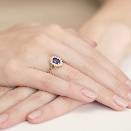 Pierścionek zaręczynowy z Szafirem 0,90ct i Diamentami złoto próby 585. W-0182SZA/90